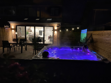 Load image into Gallery viewer, MAJORCA (USED) - This 6 seater family tub has 1 lounger, 1 massage pod and mounted Bluetooth speakers