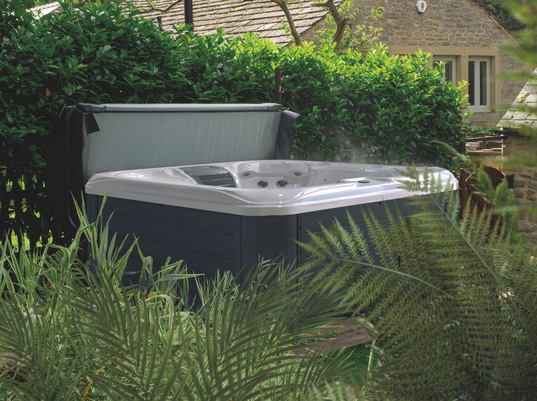 VACATION LOUNGE Hot Tub - Hot Tub with Lounger for Home or Holiday Let | RFH Hot Tubs