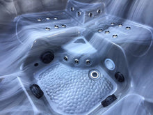 Load image into Gallery viewer, HAWAII Home Spa - Unparalleled Luxury and Unmatched Performance | RFH Hot Tubs
